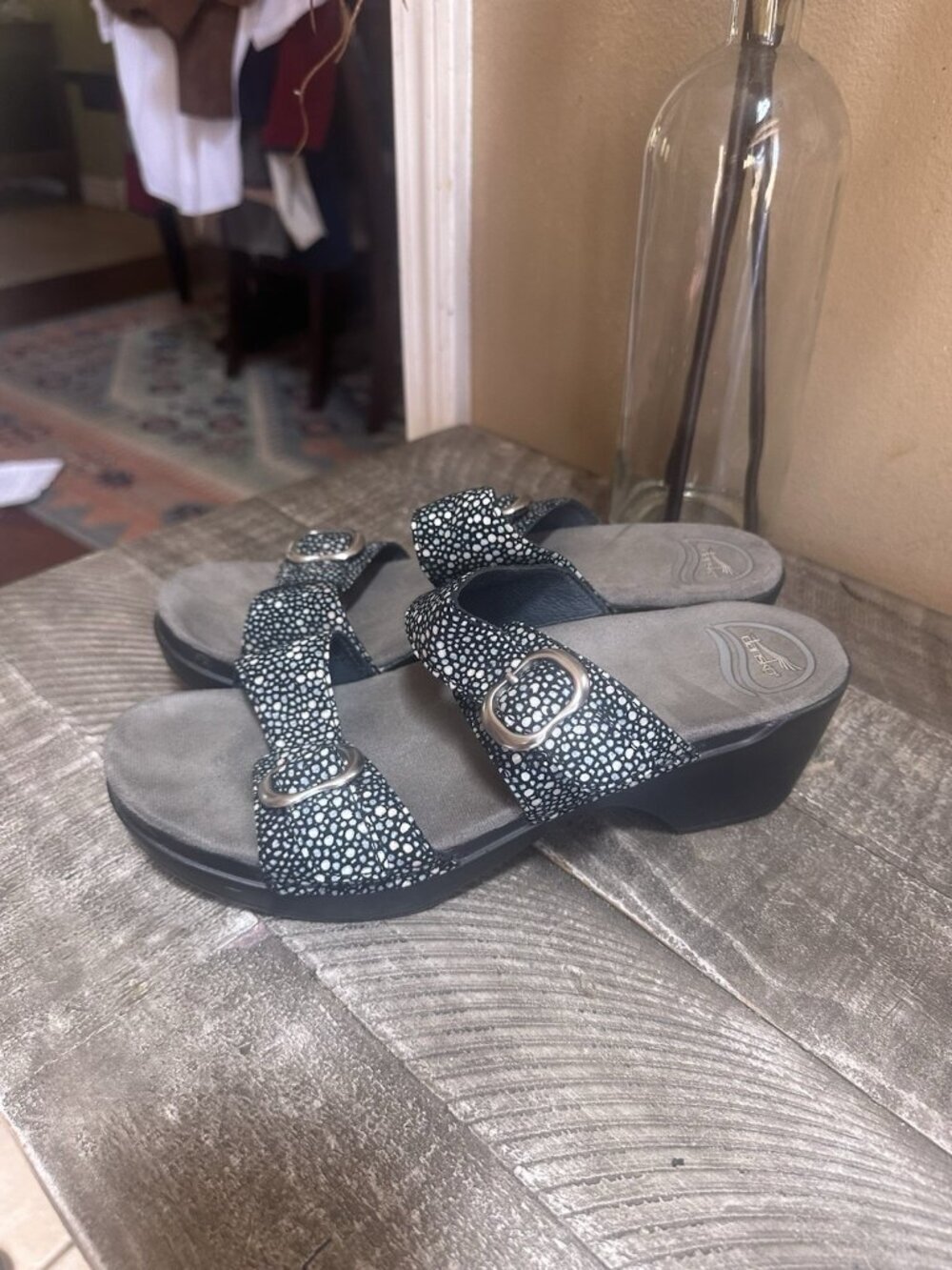 Dansko Sophie Sandals 40 Sparkle Slide Metallic black Buckle Iridescent Slip On
